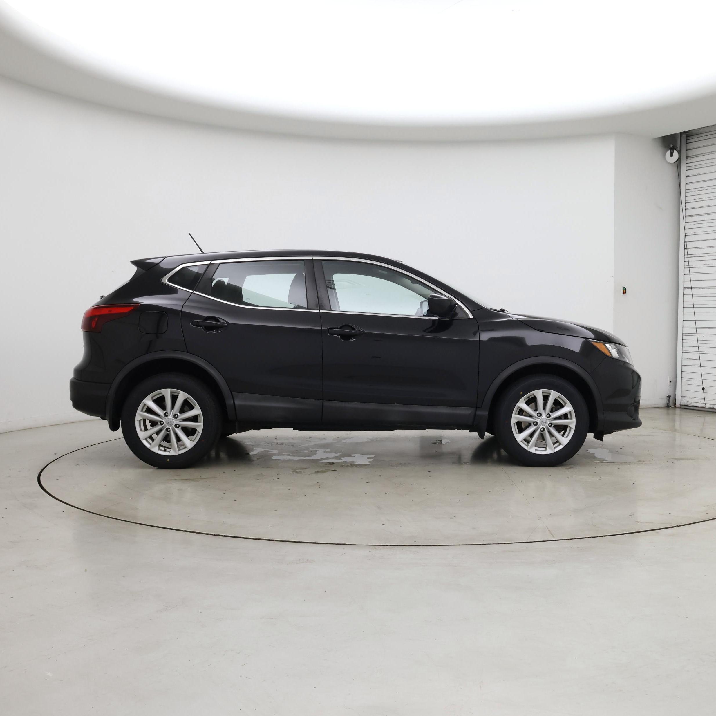 Thumbnail: 2017 Nissan Rogue Sport - 7