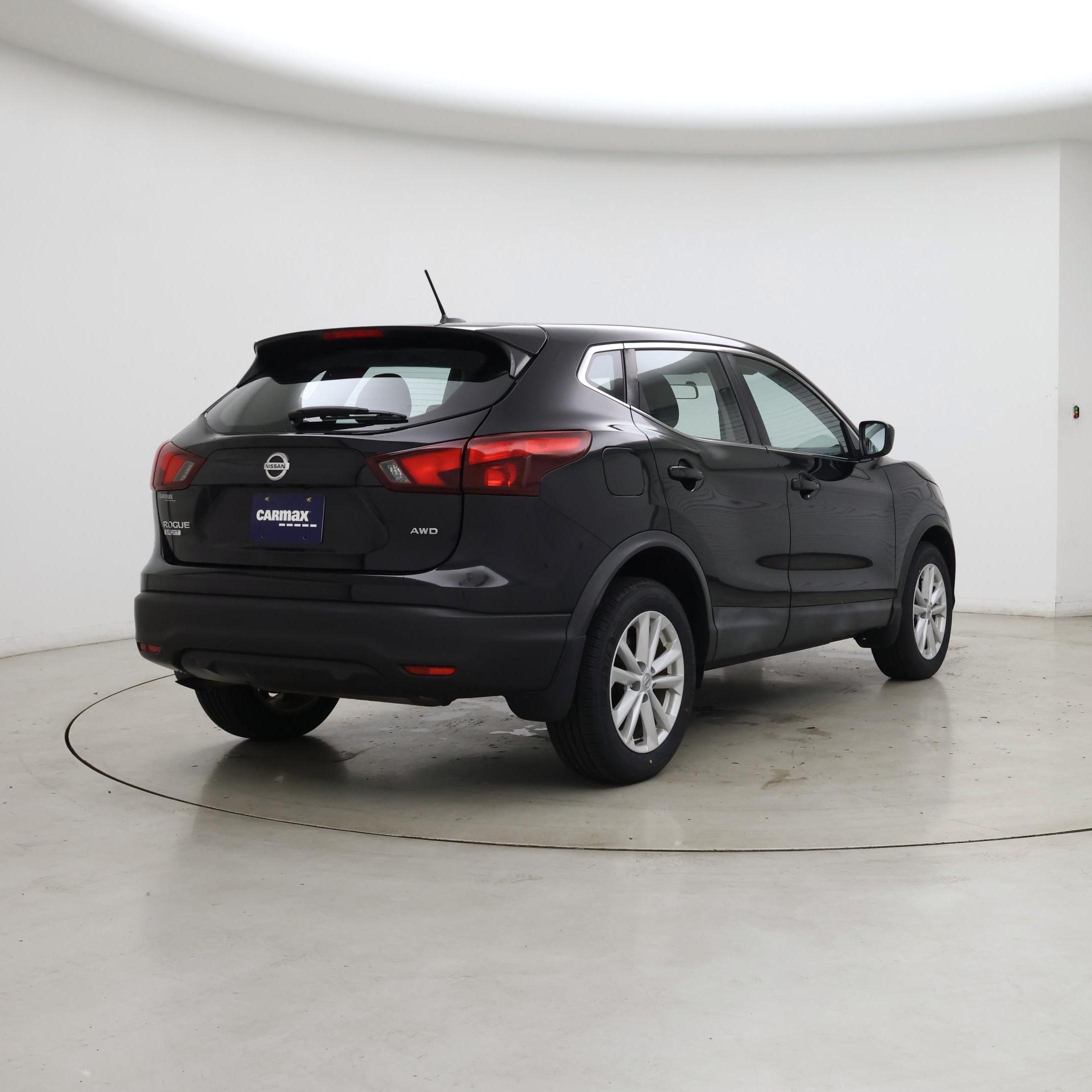 Thumbnail: 2017 Nissan Rogue Sport - 8