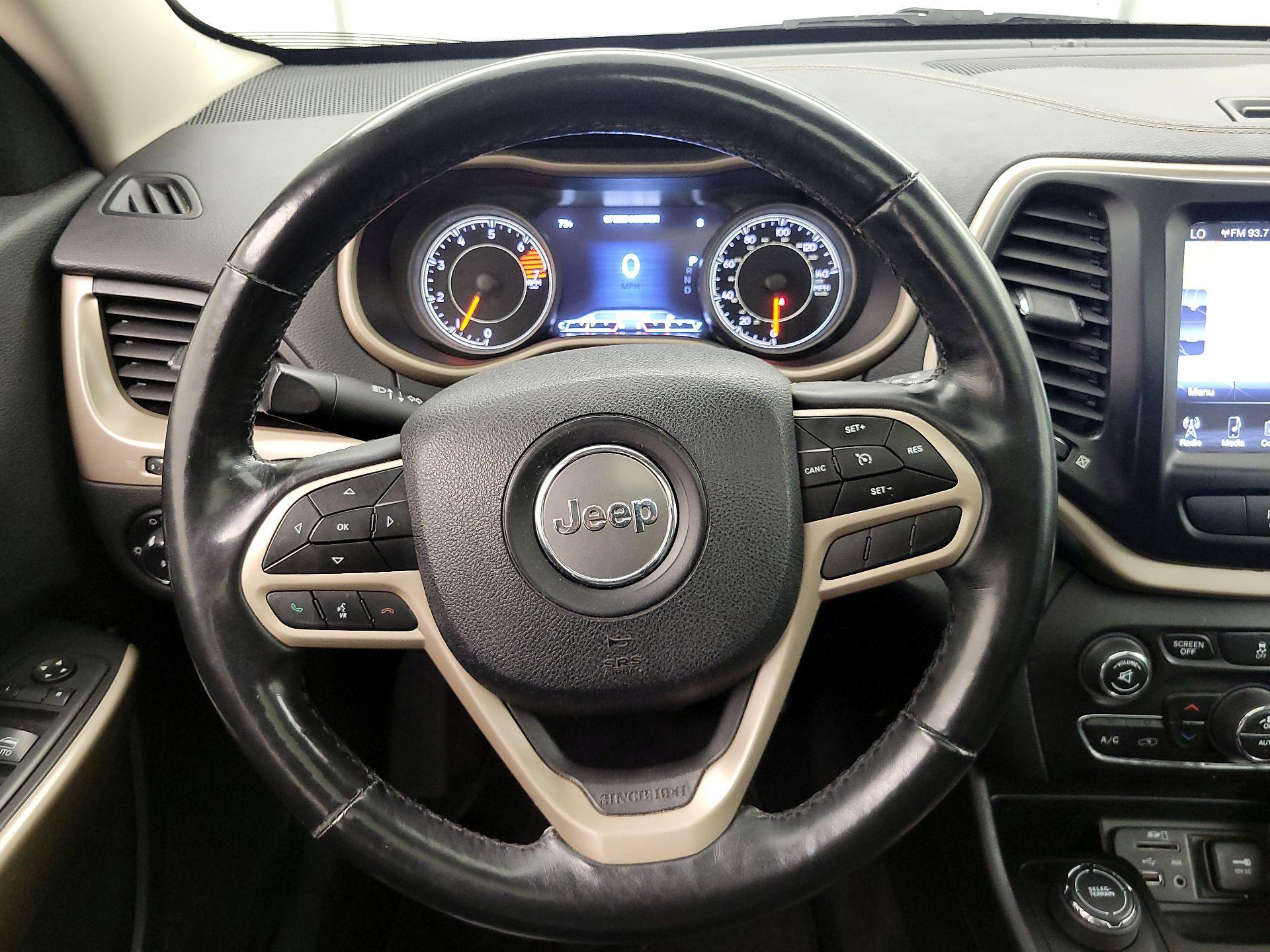 Thumbnail: 2018 Jeep Cherokee - 10