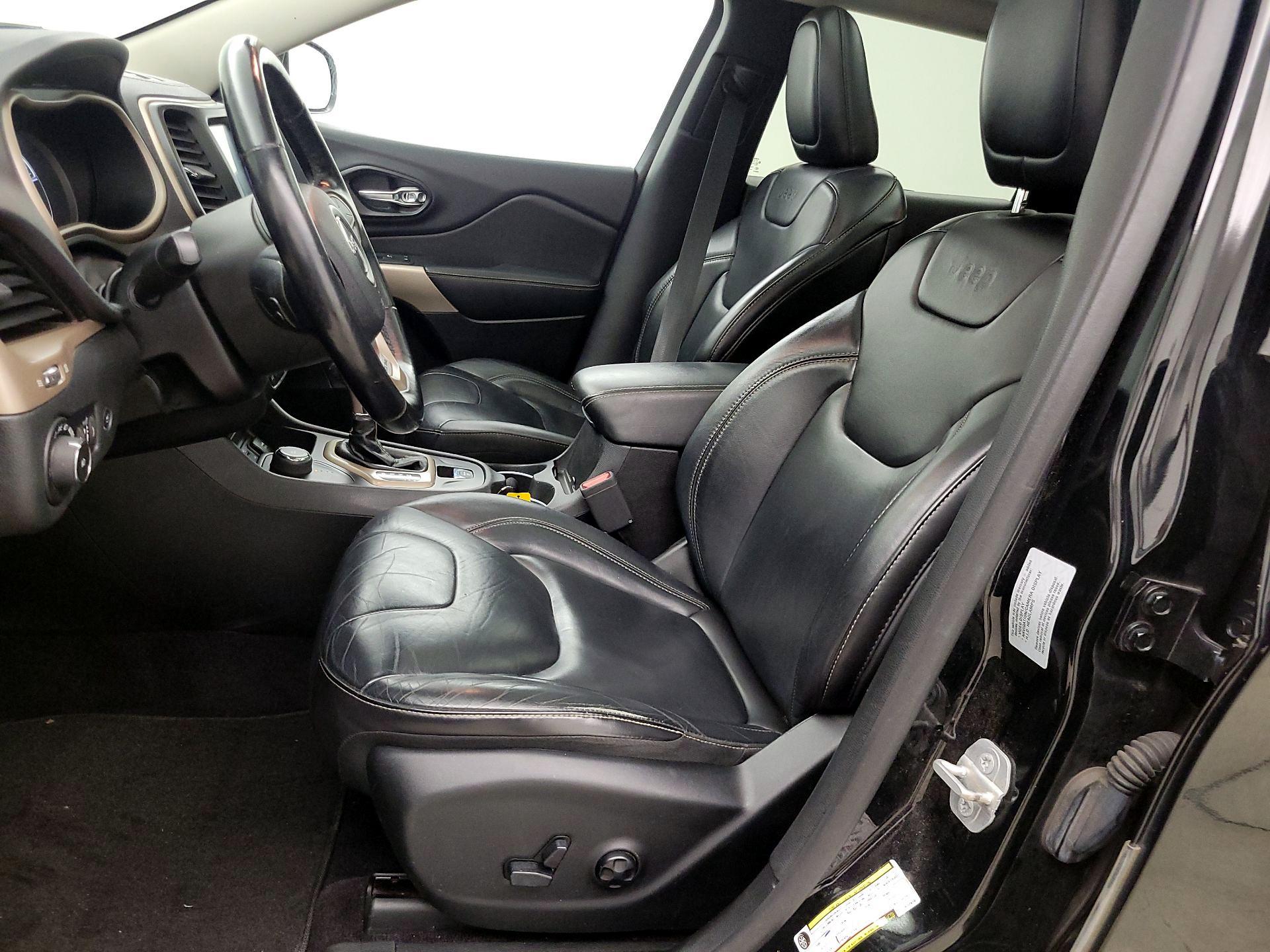 Thumbnail: 2018 Jeep Cherokee - 11