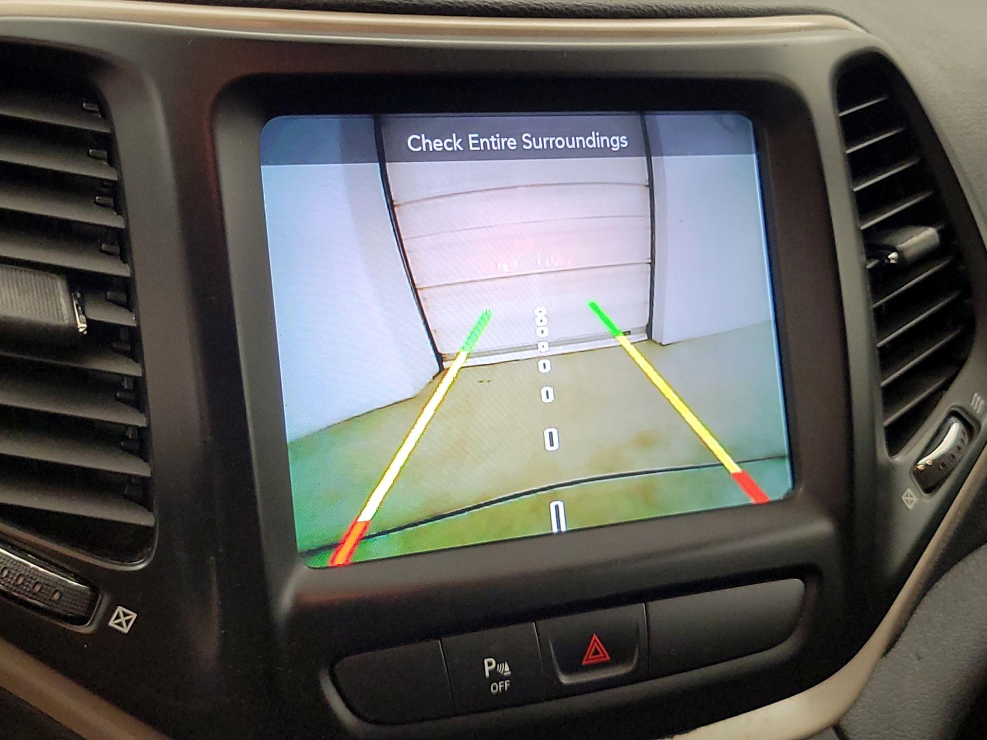 Thumbnail: 2018 Jeep Cherokee - 15