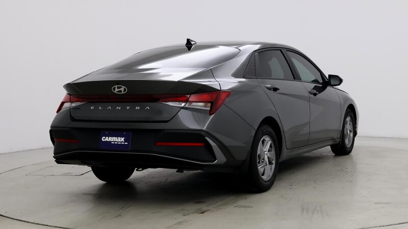 2024 Hyundai Elantra SE 8