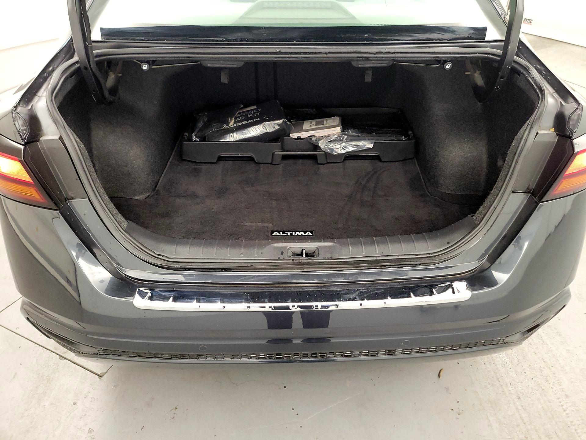 Thumbnail: 2022 Nissan Altima - 17