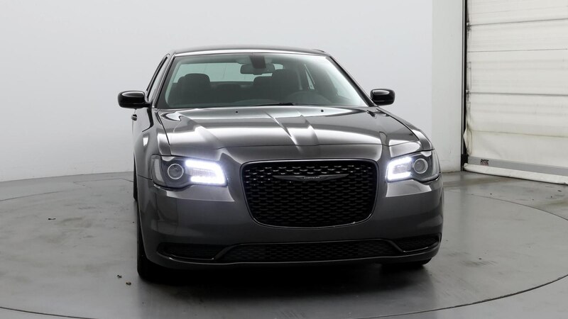 2022 Chrysler 300 Touring 5