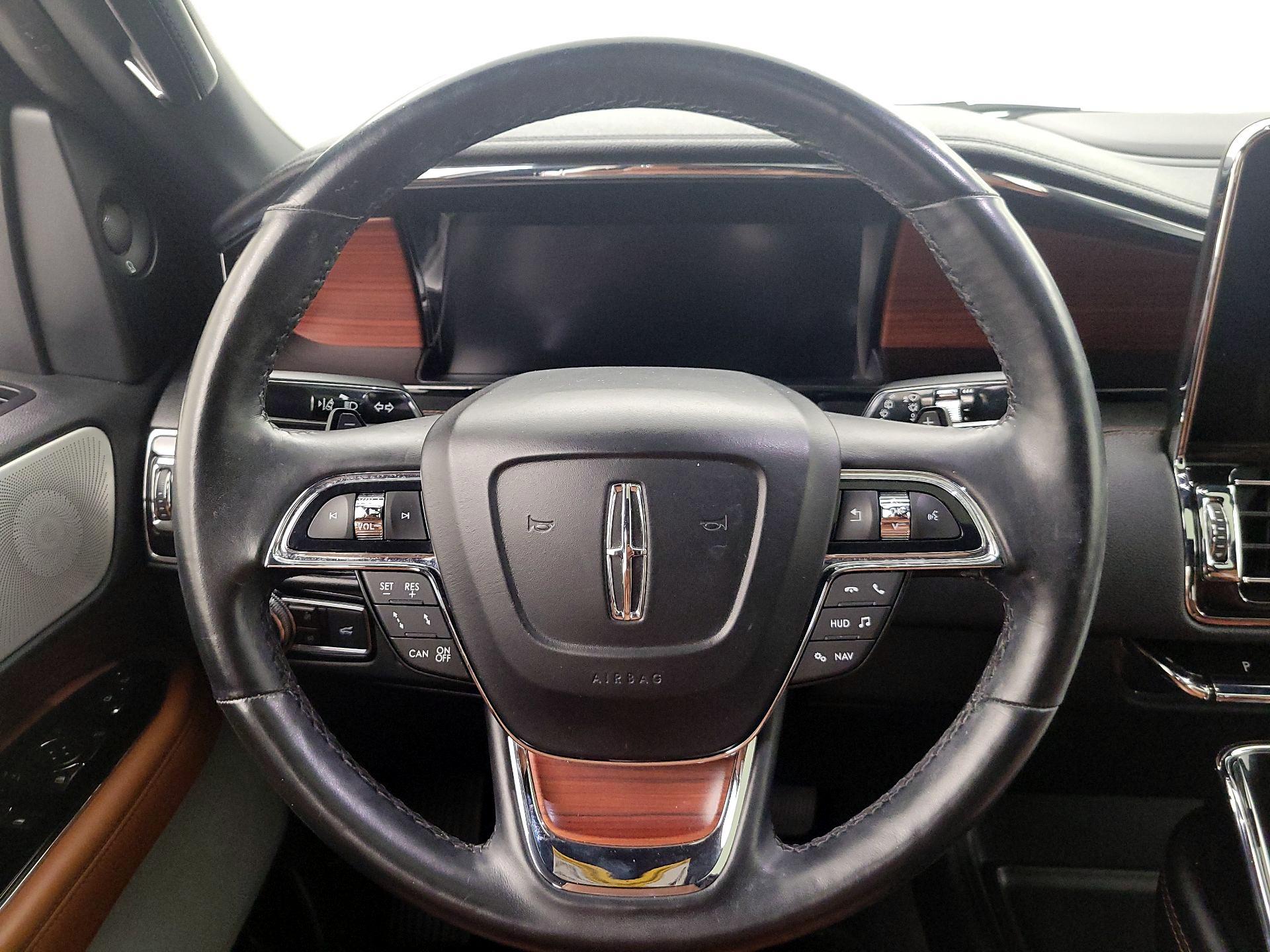 Thumbnail: 2021 Lincoln Navigator - 10