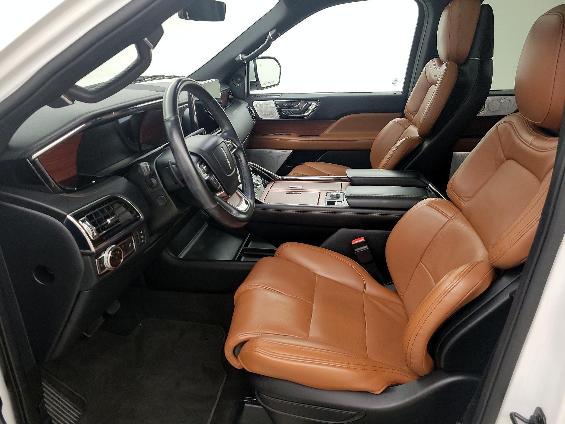 Thumbnail: 2021 Lincoln Navigator - 11