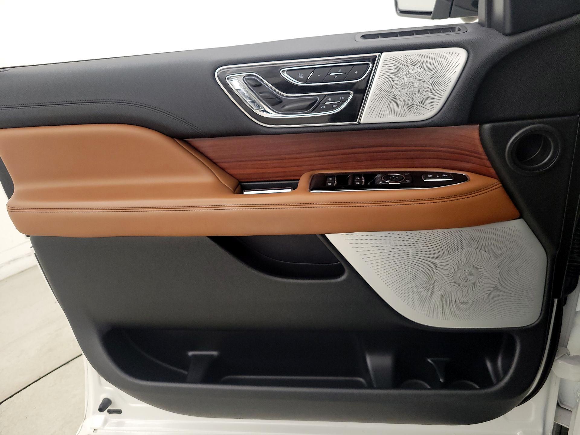 Thumbnail: 2021 Lincoln Navigator - 12