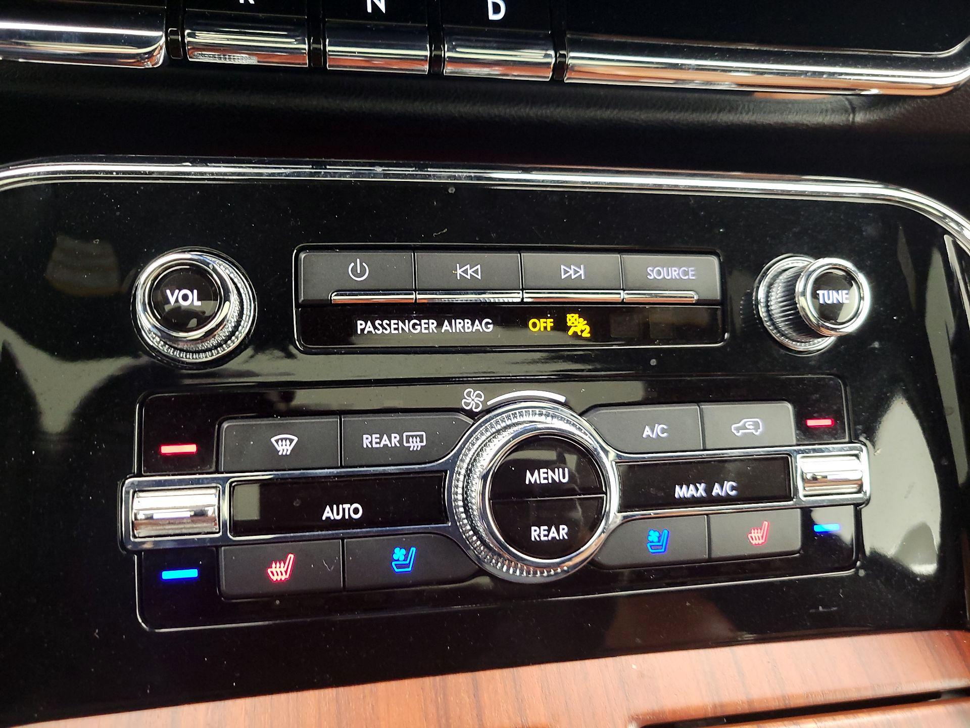 Thumbnail: 2021 Lincoln Navigator - 17