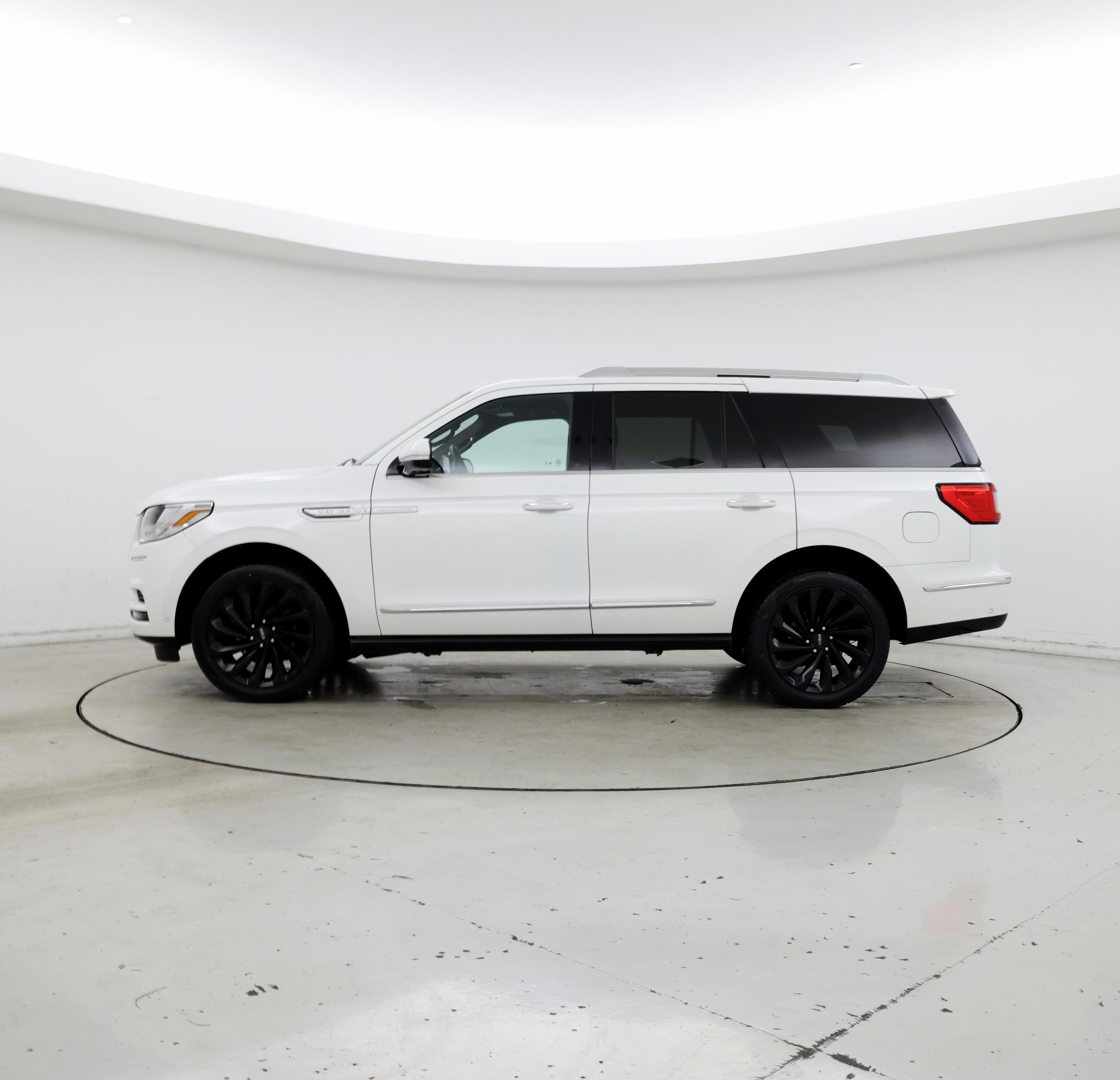 Thumbnail: 2021 Lincoln Navigator - 3