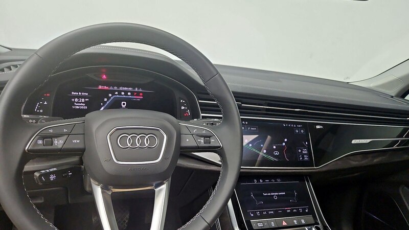 2025 Audi Q7 Premium Plus 9