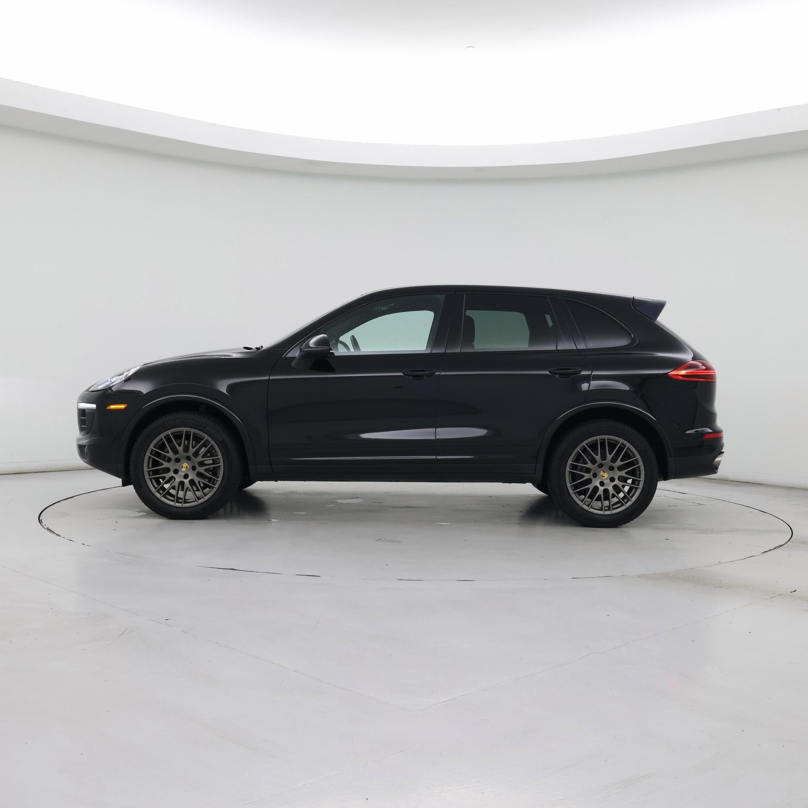 Thumbnail: 2017 Porsche Cayenne - 3