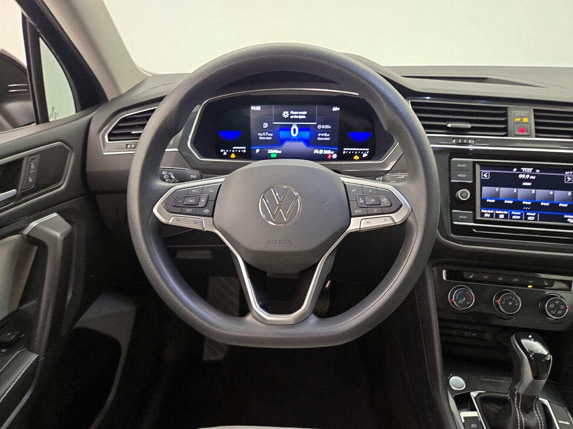 Thumbnail: 2022 Volkswagen Tiguan - 10