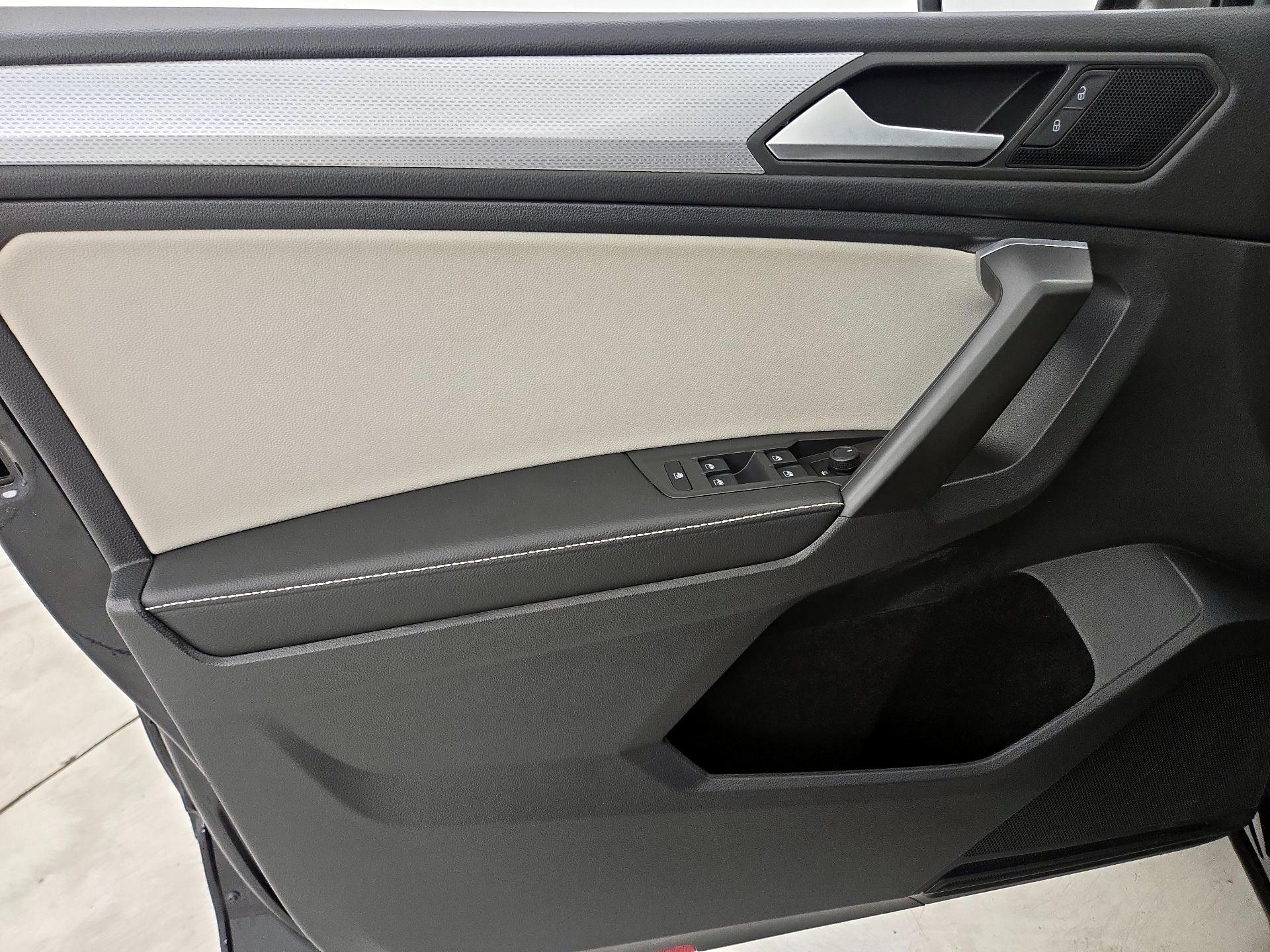 Thumbnail: 2022 Volkswagen Tiguan - 12
