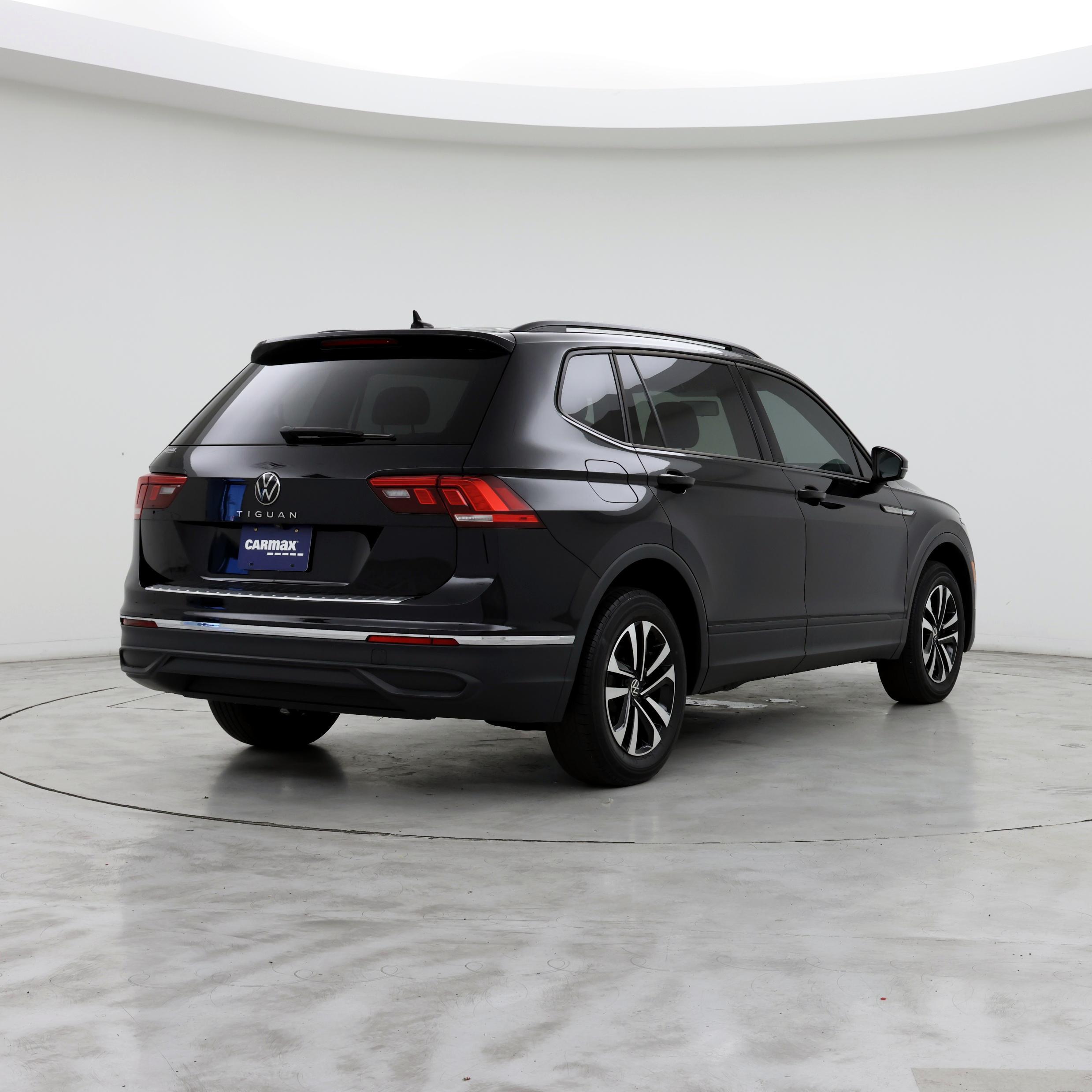 Thumbnail: 2022 Volkswagen Tiguan - 8