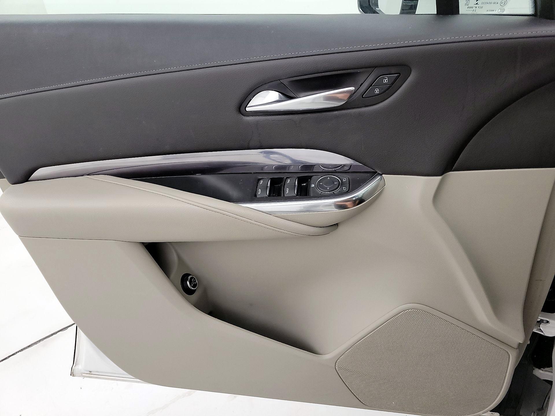 Thumbnail: 2021 Cadillac XT4 - 12