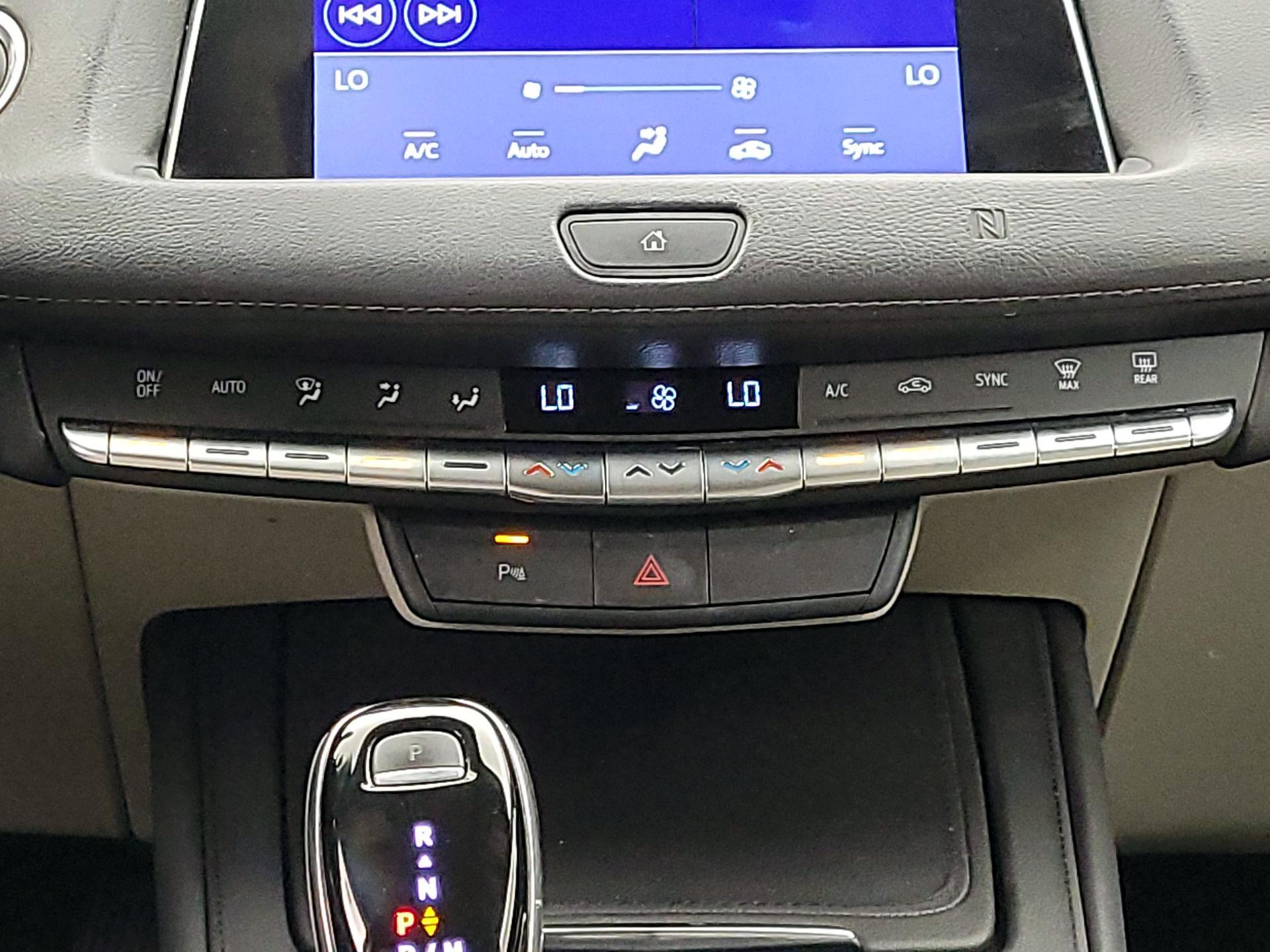 Thumbnail: 2021 Cadillac XT4 - 16