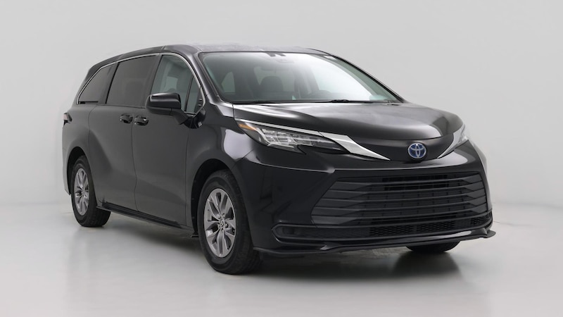 2022 Toyota Sienna LE Hero Image