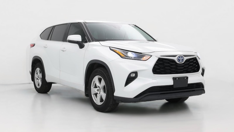 2023 Toyota Highlander LE Hero Image