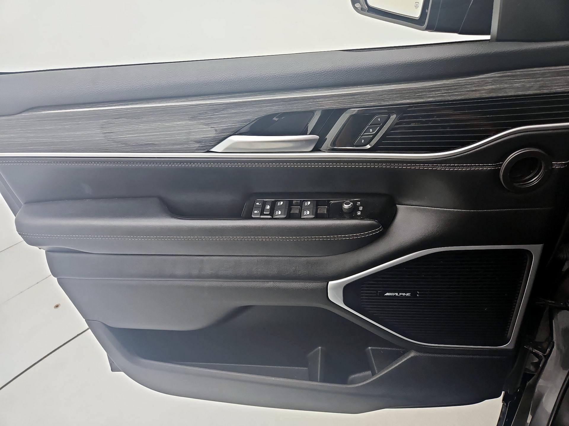 Thumbnail: 2022 Jeep Wagoneer - 12