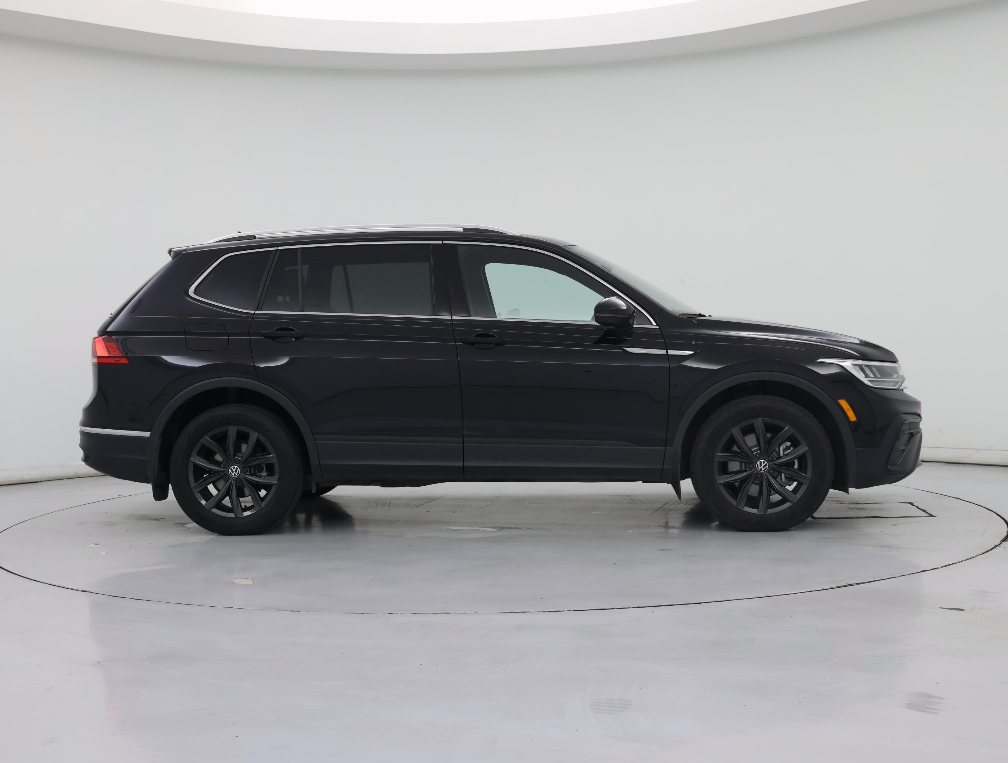 Thumbnail: 2024 Volkswagen Tiguan - 7