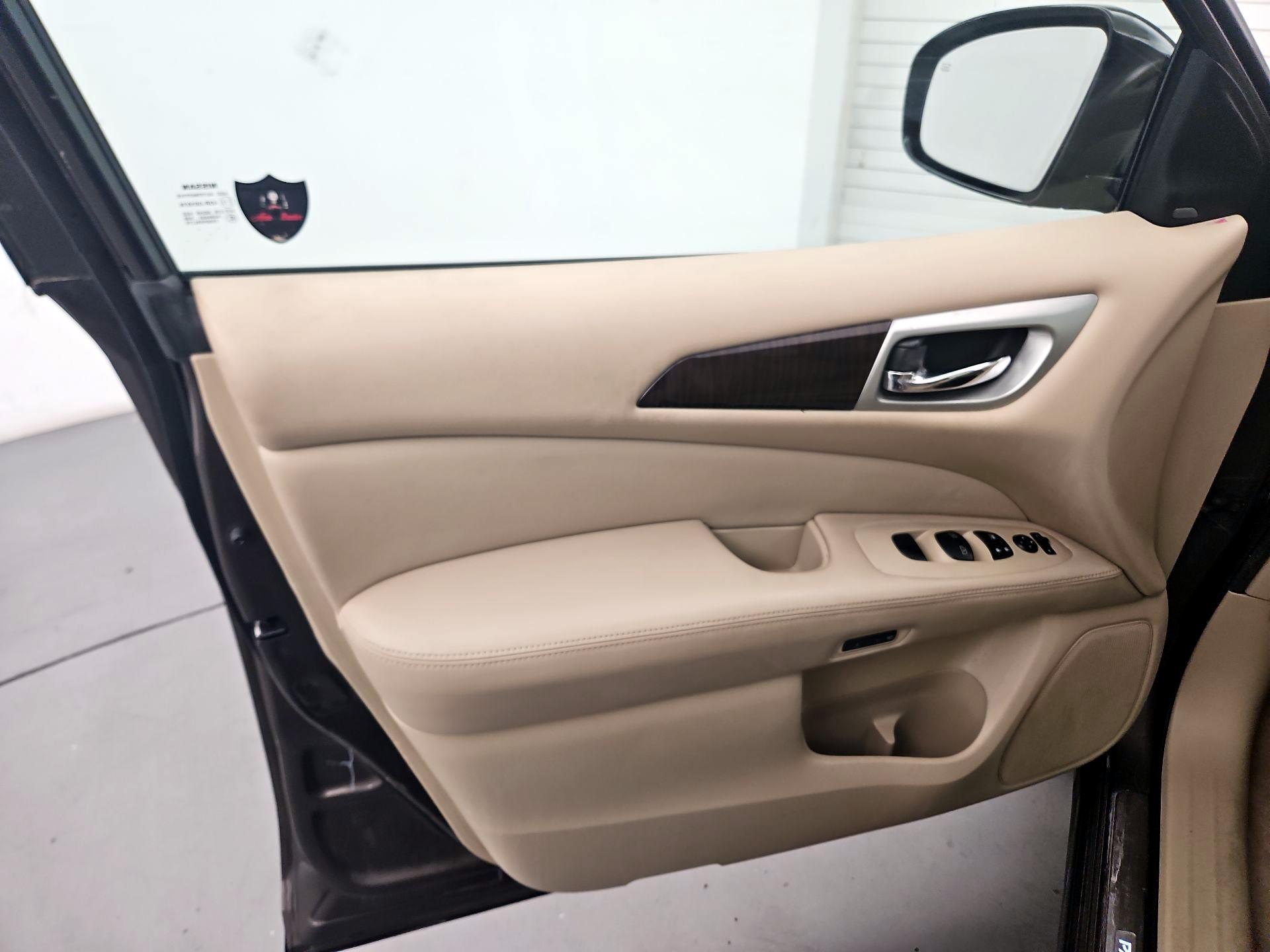 Thumbnail: 2015 Nissan Pathfinder - 12