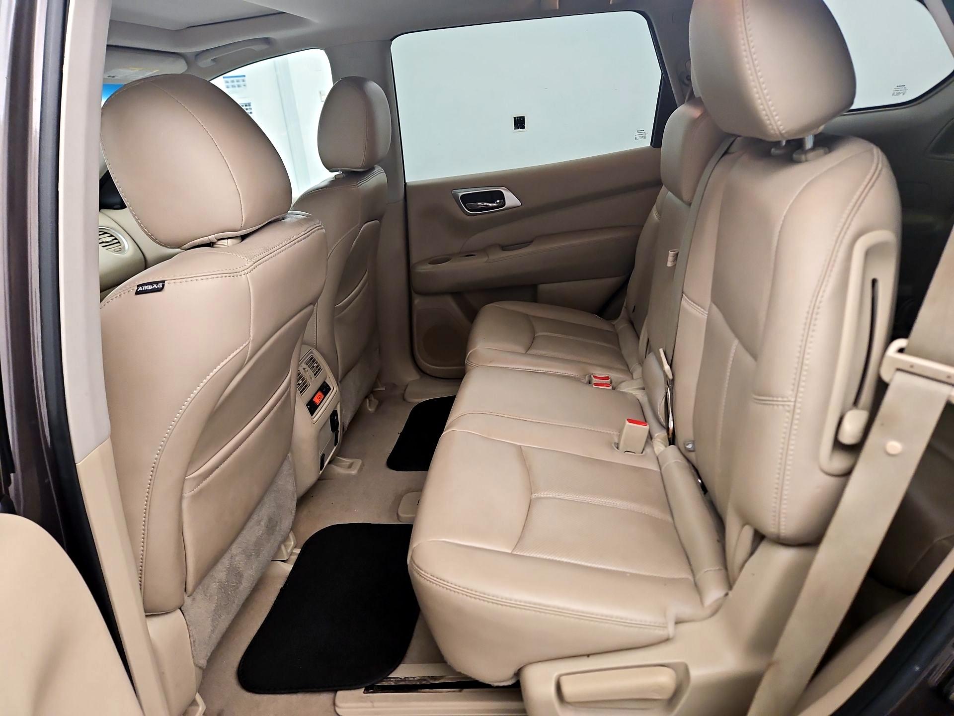 Thumbnail: 2015 Nissan Pathfinder - 17