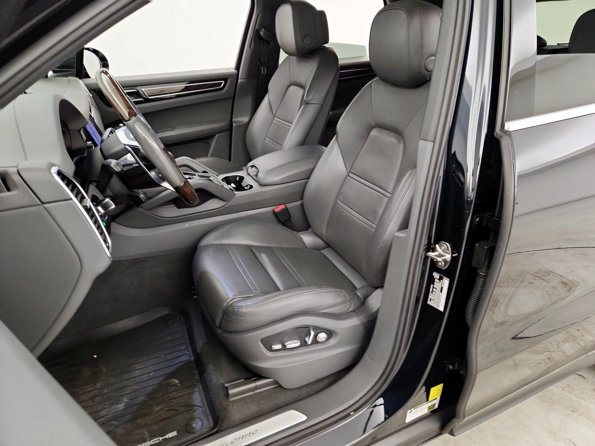 Thumbnail: 2020 Porsche Cayenne - 11