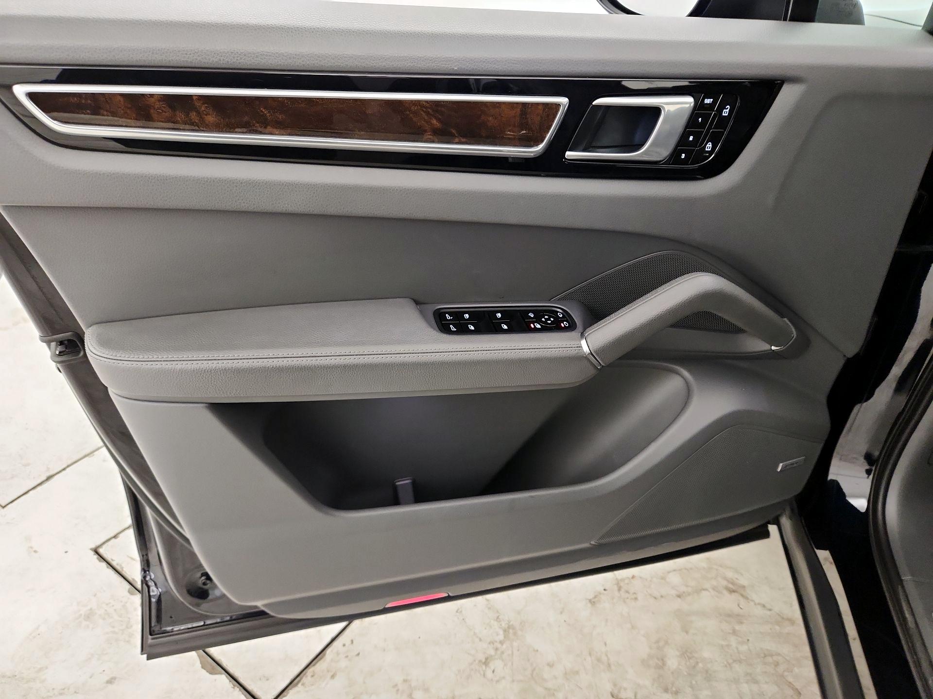 Thumbnail: 2020 Porsche Cayenne - 12