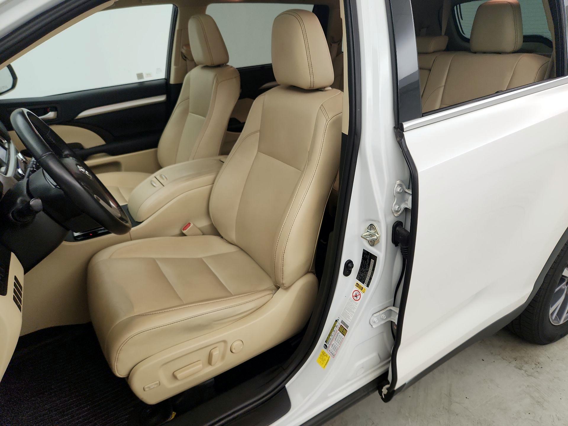 Thumbnail: 2019 Toyota Highlander - 11