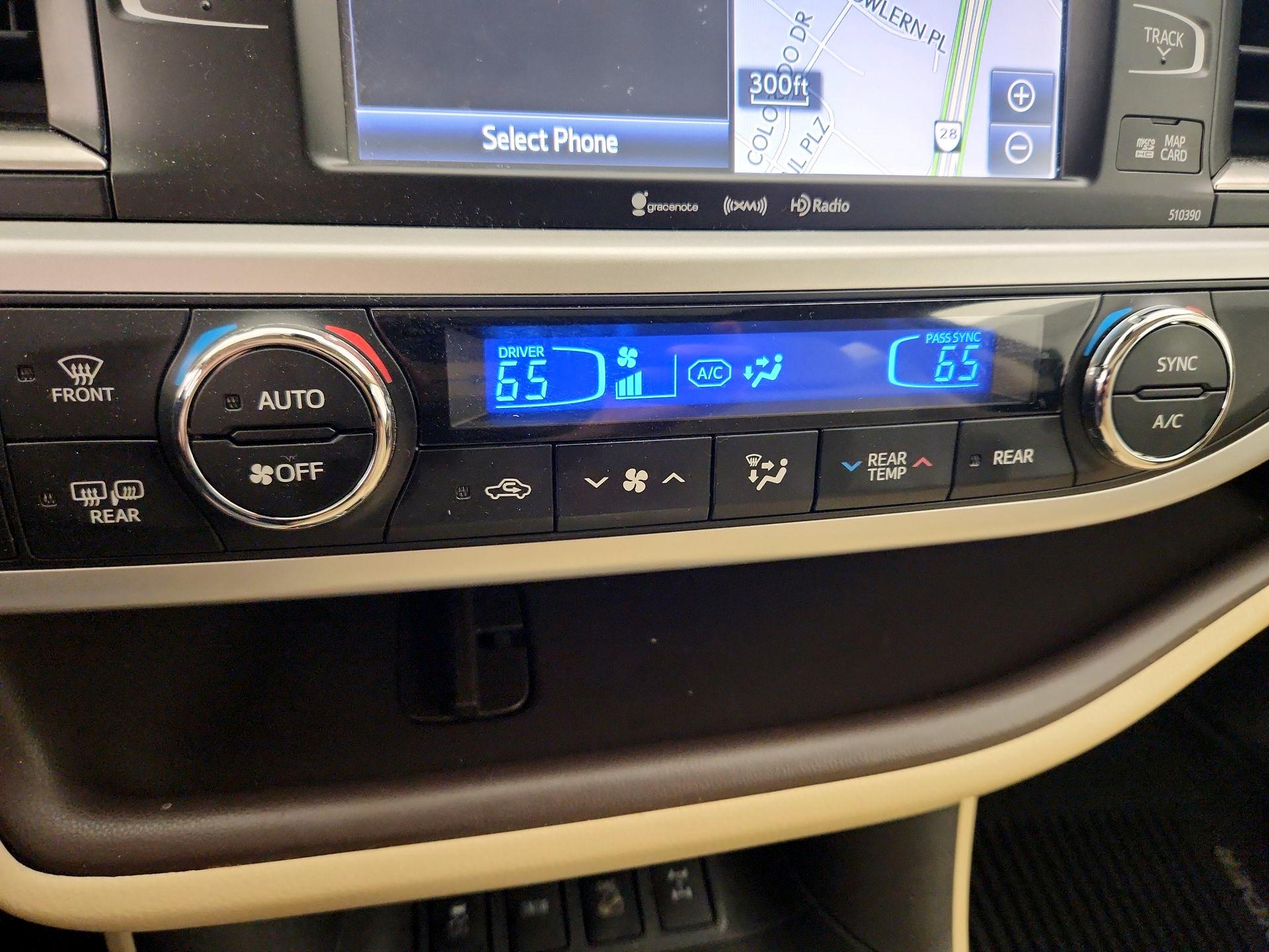 Thumbnail: 2019 Toyota Highlander - 17