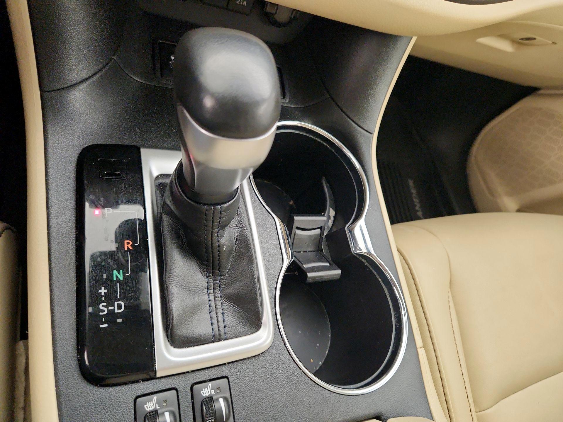 Thumbnail: 2019 Toyota Highlander - 18