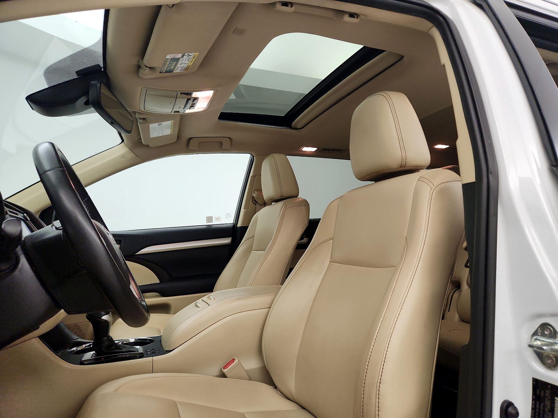 Thumbnail: 2019 Toyota Highlander - 20