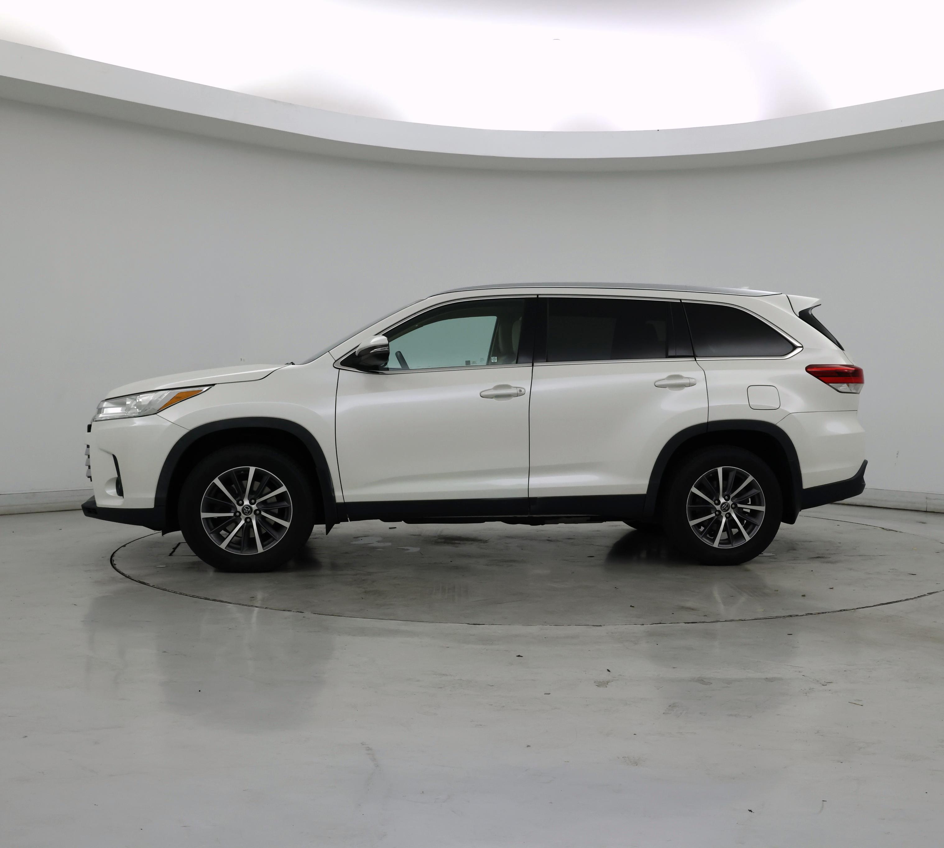 Thumbnail: 2019 Toyota Highlander - 3