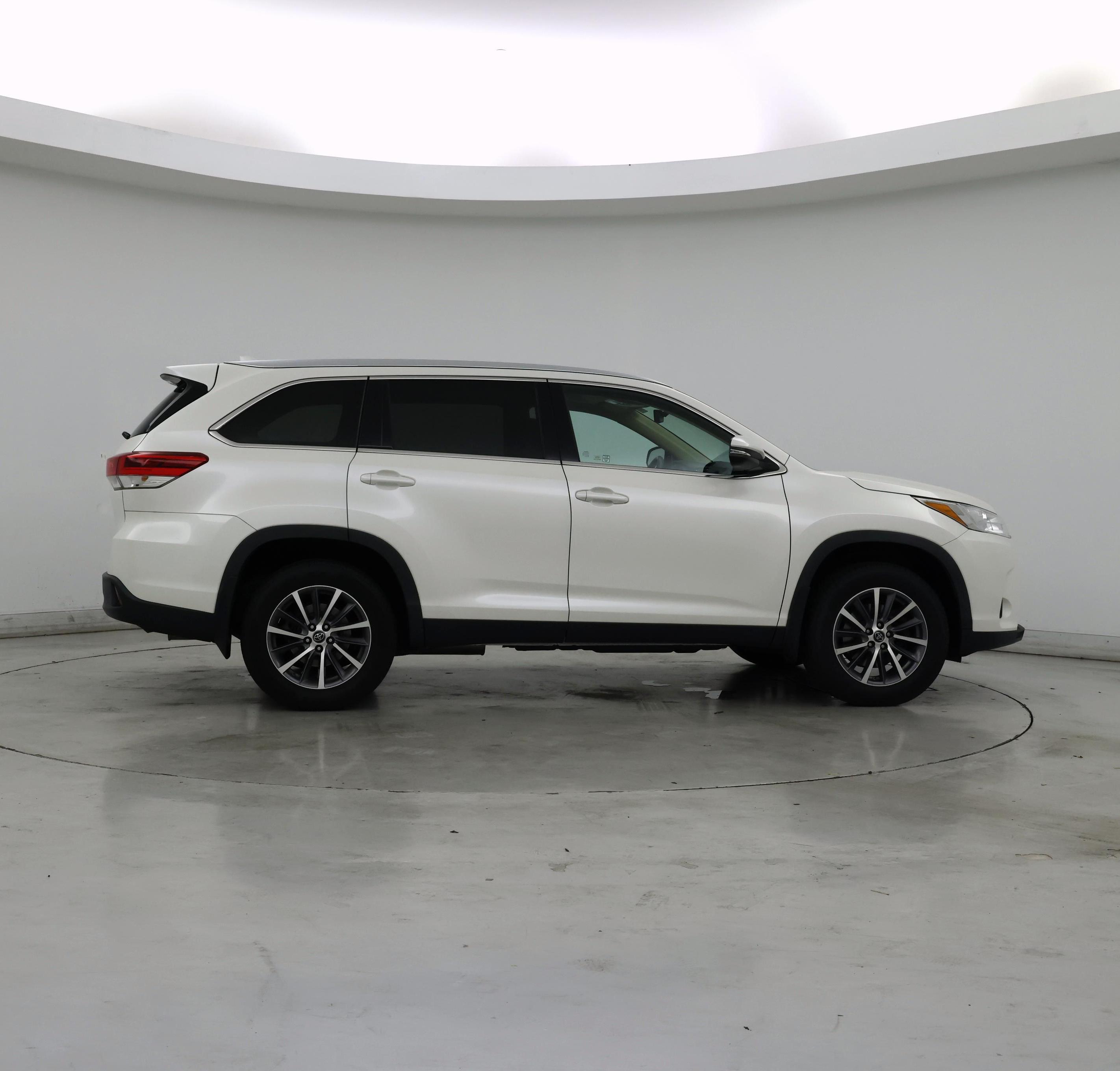 Thumbnail: 2019 Toyota Highlander - 7
