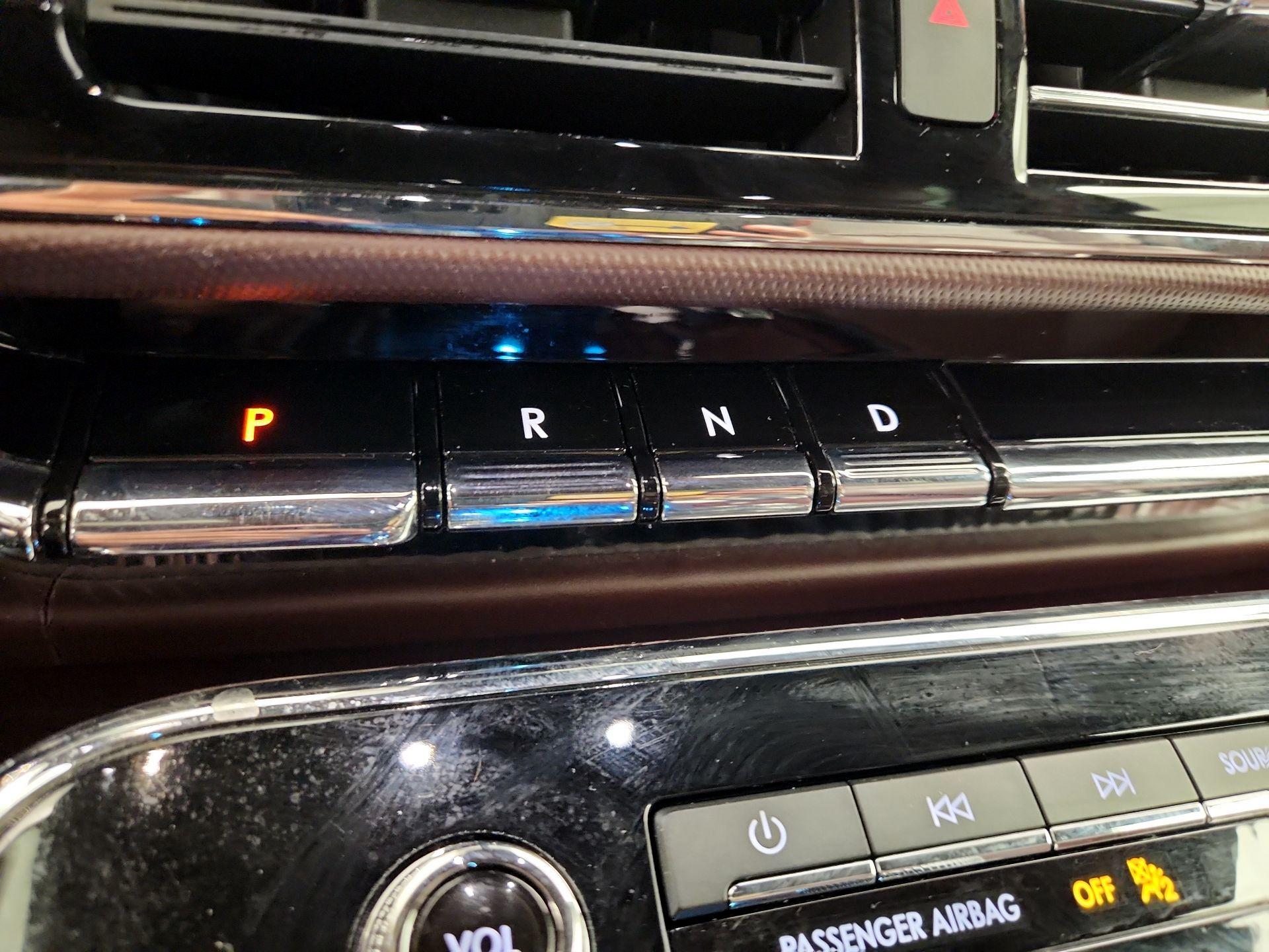 Thumbnail: 2018 Lincoln Navigator L - 16