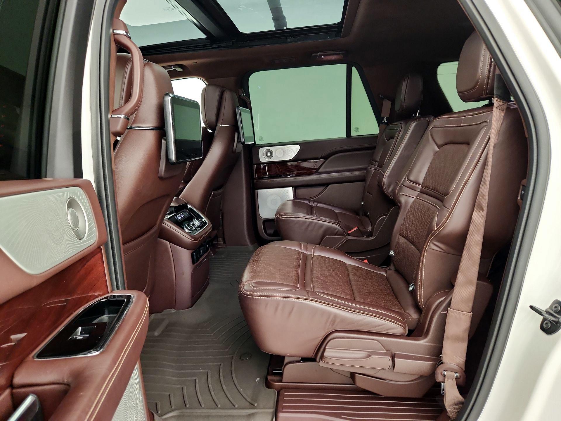 Thumbnail: 2018 Lincoln Navigator L - 19