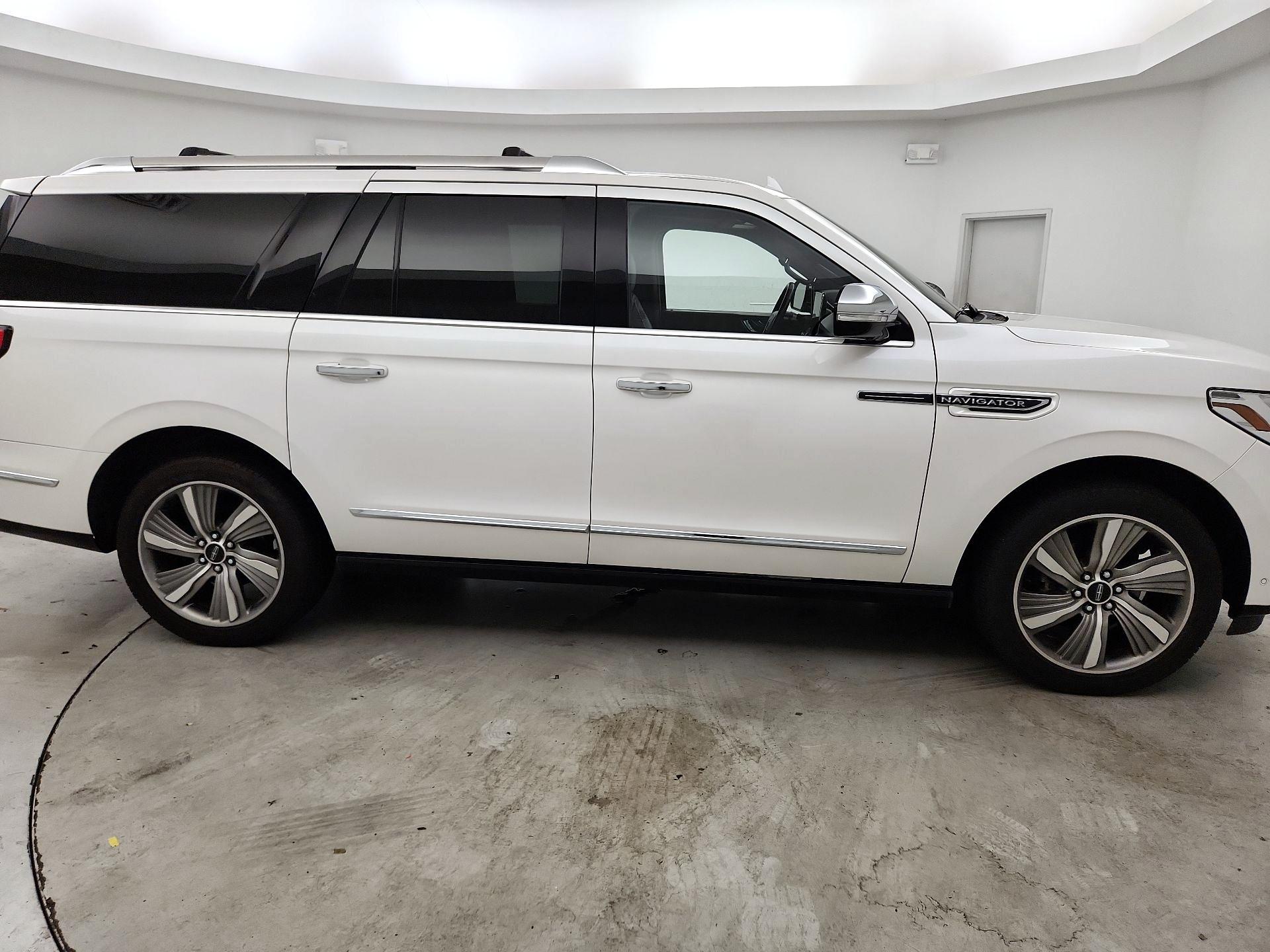 Thumbnail: 2018 Lincoln Navigator L - 4