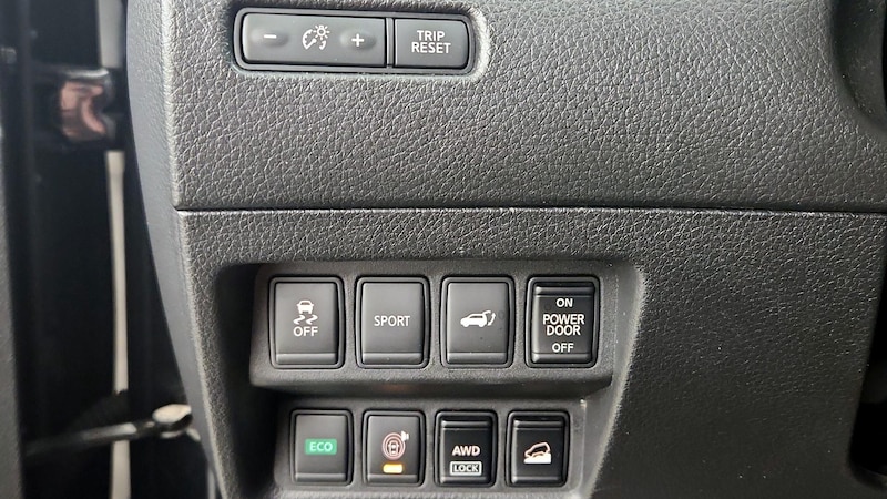 2016 Nissan Rogue SV 13