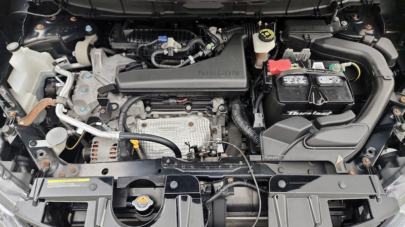 2016 Nissan Rogue SV 23