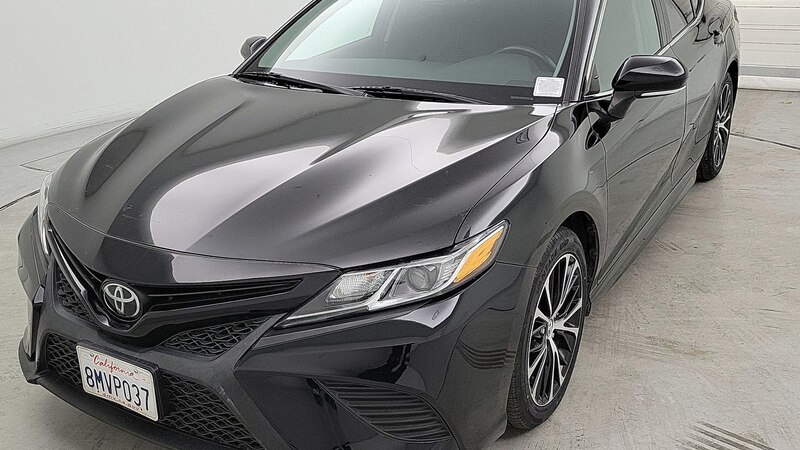 2020 Toyota Camry SE 3