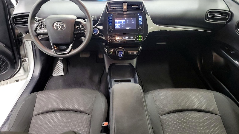 2019 Toyota Prius LE 9