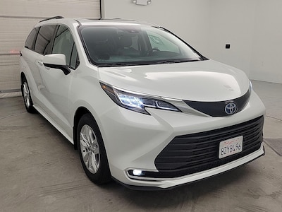 2022 Toyota Sienna XLE -
                Los Angeles, CA