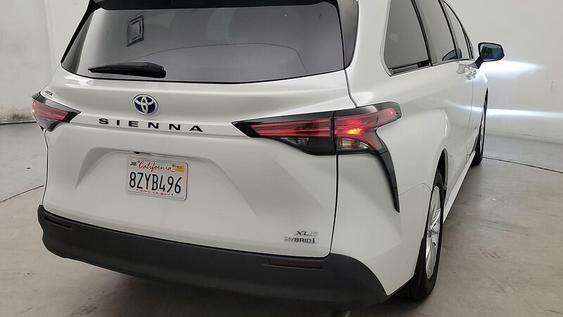 2022 Toyota Sienna XLE 5