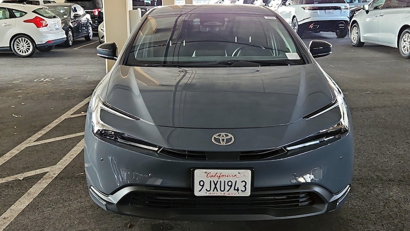 2024 Toyota Prius LE 2