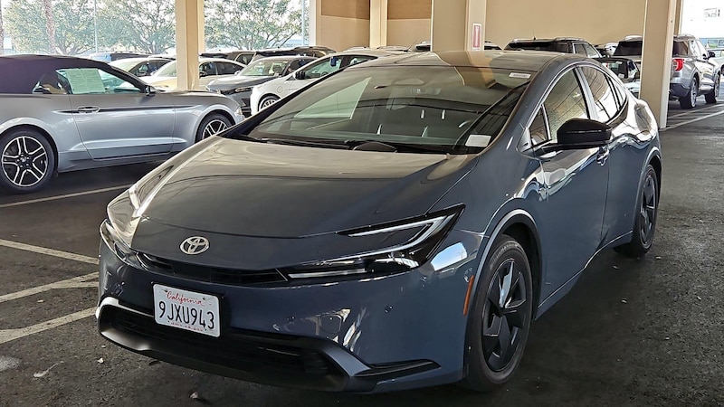 2024 Toyota Prius LE 3