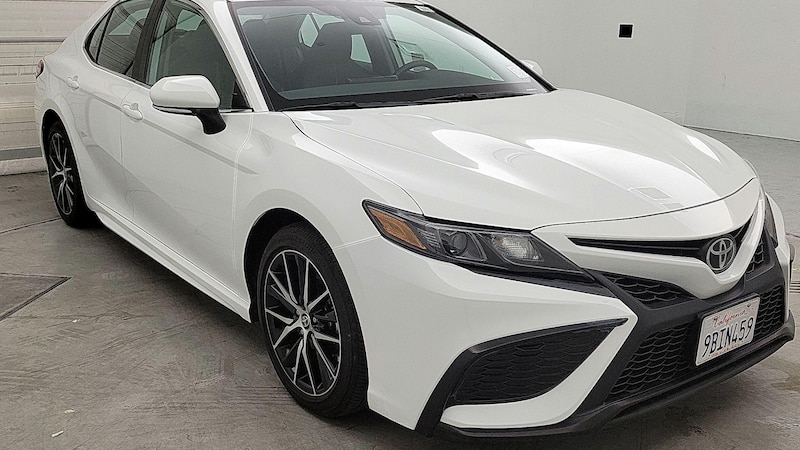 2022 Toyota Camry SE Hero Image