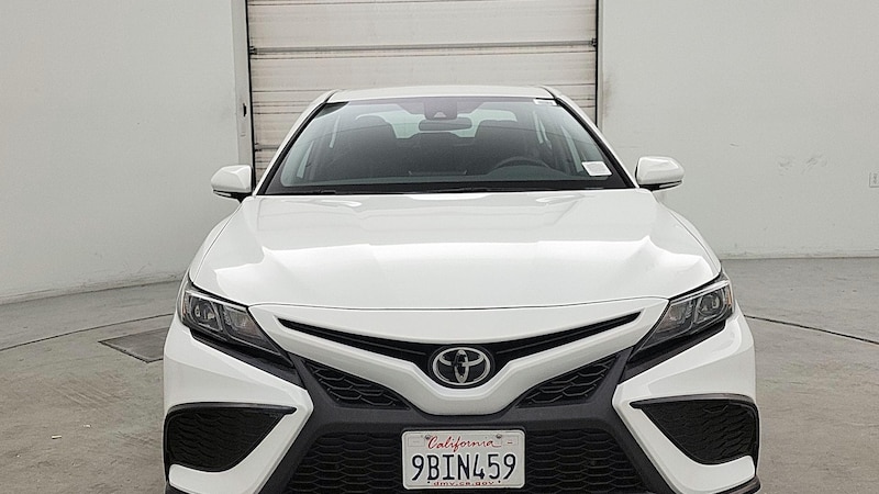 2022 Toyota Camry SE 2