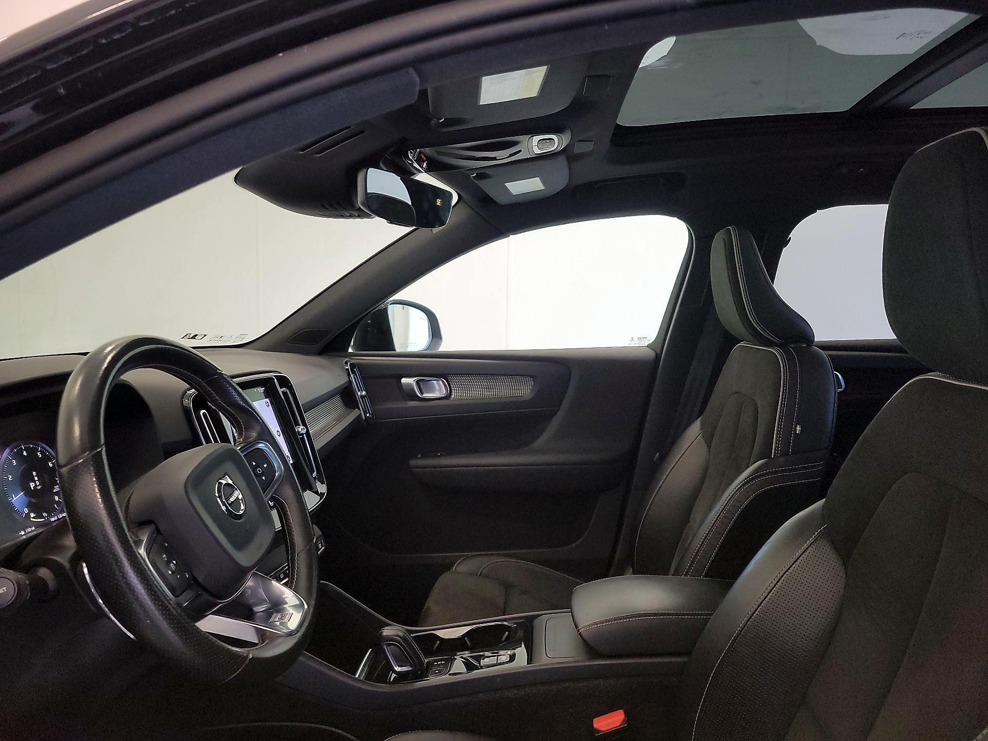 Thumbnail: 2019 Volvo XC40 - 19