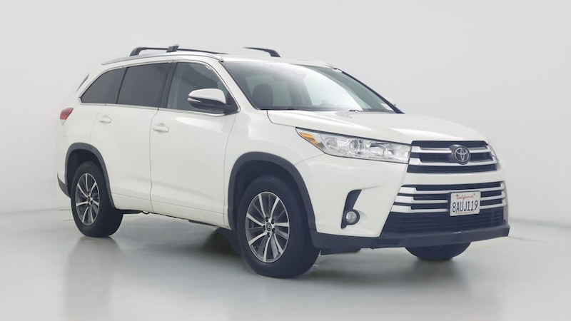 2017 Toyota Highlander XLE Hero Image