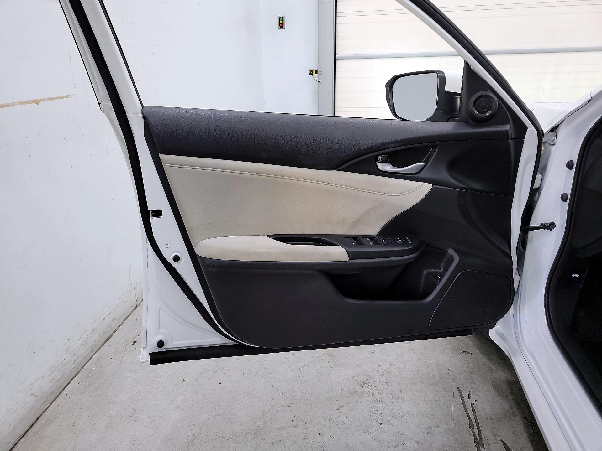 Thumbnail: 2019 Honda Insight - 12